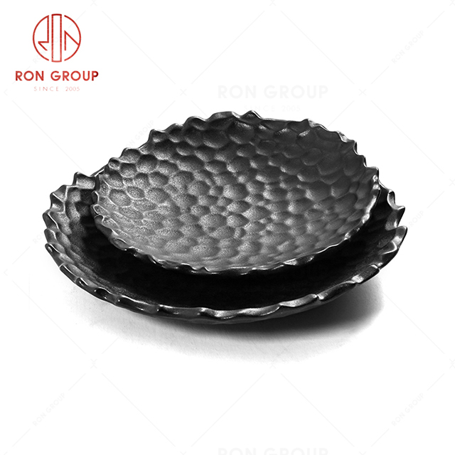 Irregular design restaurant tableware hot selling creative black round plate