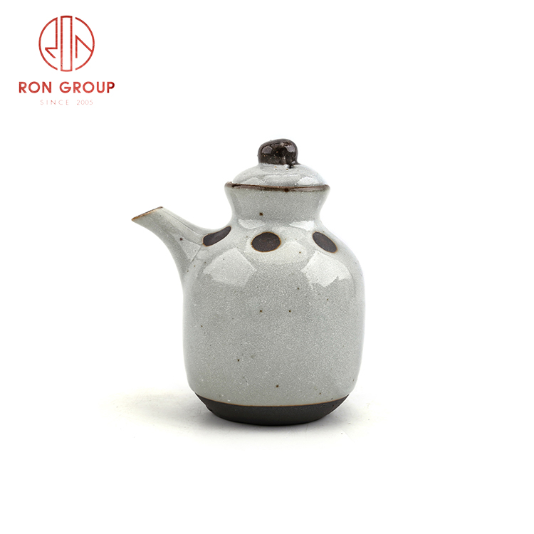 Top selling Japanese ceramic tableware sets ceramic sauce set Asian style sauce bottle 