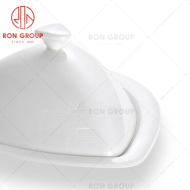 Triangular shape creative restaurant high quality tableware hotel ceramic white banquet plate with cover