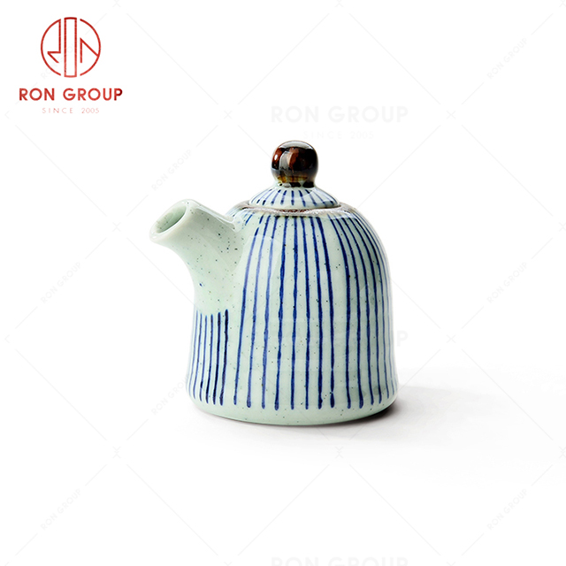 Dustproof high quality restaurant tableware tavern covered ceramics sauce bottle
