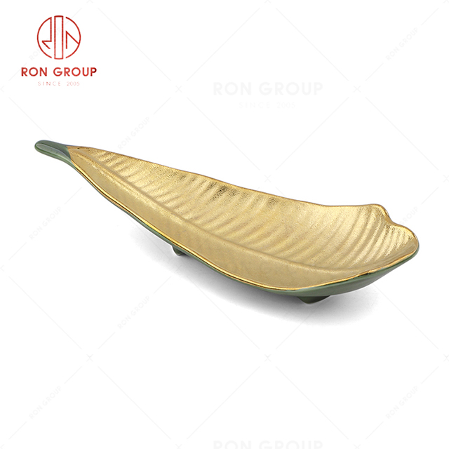 RN0660P00649 Hot Sale Unique Design Porcelain Banana Leaf Plate