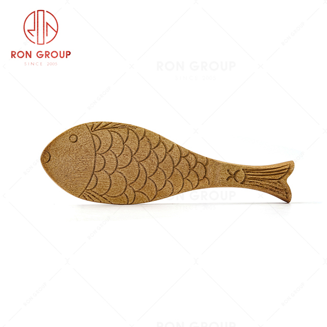 Lovely style restaurant tableware high quality materials teak fish shaped design rice scoop
