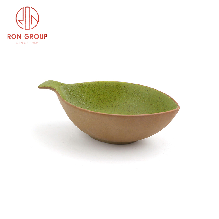 Factory supply Asian style ceramic dinnerware set restaurant hotel use fish shape sauce dish 