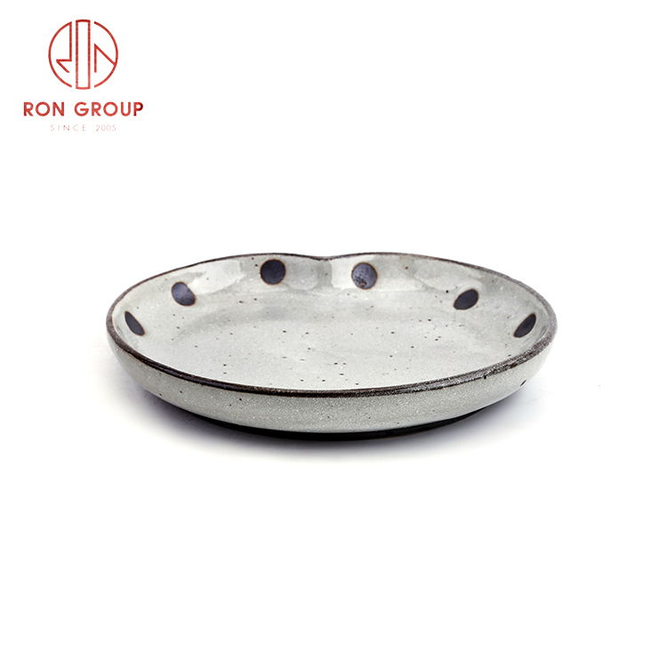 Wholesale manufacturer Japanese style ceramic irregular plate creative dinner plate