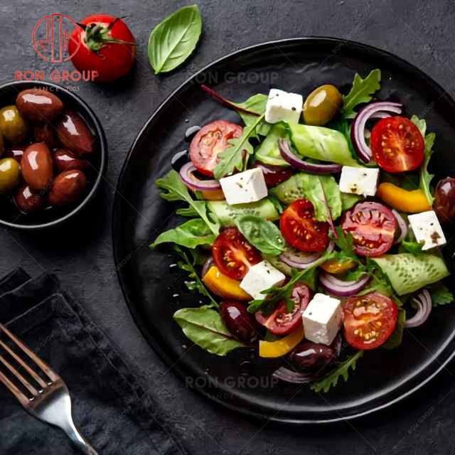 Janpanese or Korean black sauce plate 